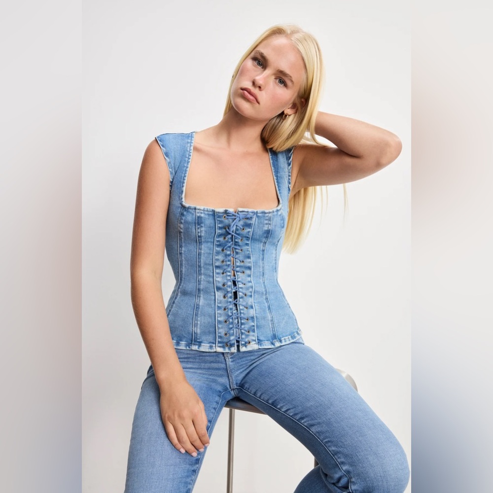 Good American - DOLLY LACE UP PEPLUM TOP